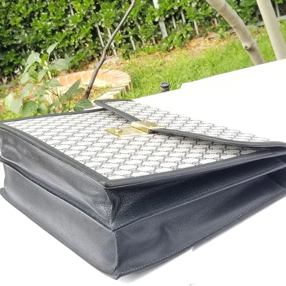 Gucci Vintage GG Navy Blue Briefcase Portfolio. UNISEX